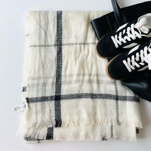 Old Navy Black and White Plaid Scarf Wrap